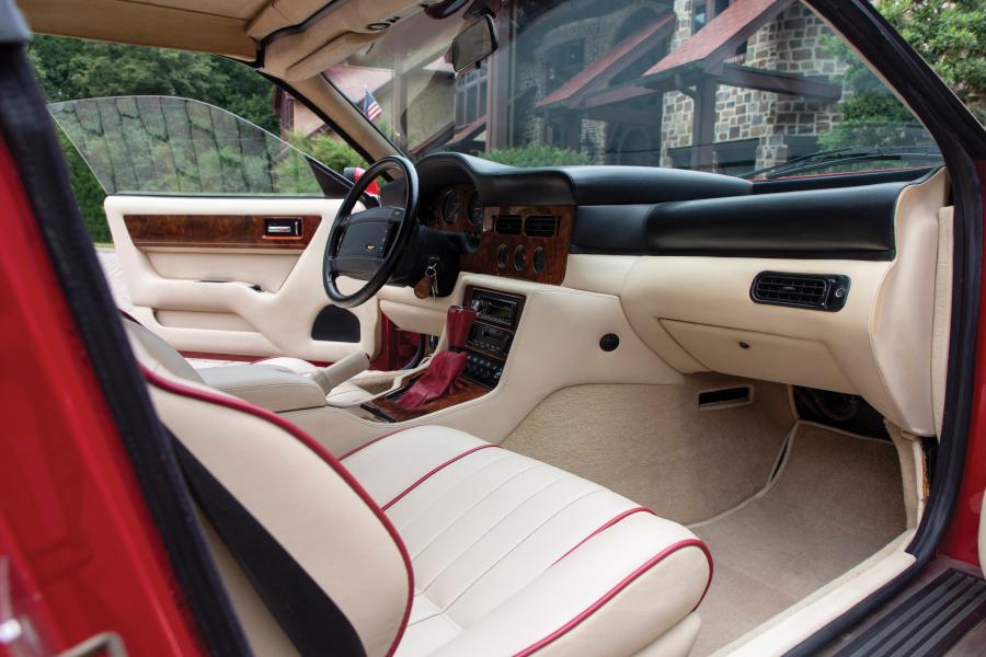 Интерьер Aston Martin Virage Volante 1993 года  (NA) (фото 43 из 63)